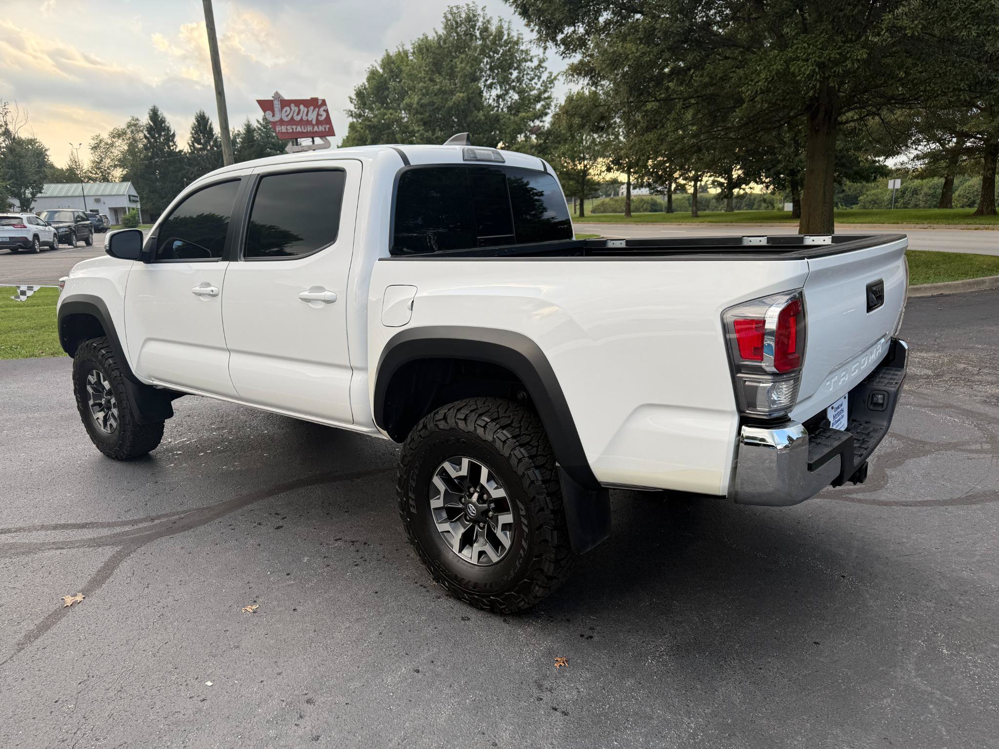 Used 2020 Toyota Tacoma TRD Off-Road AWD/4WD image 7