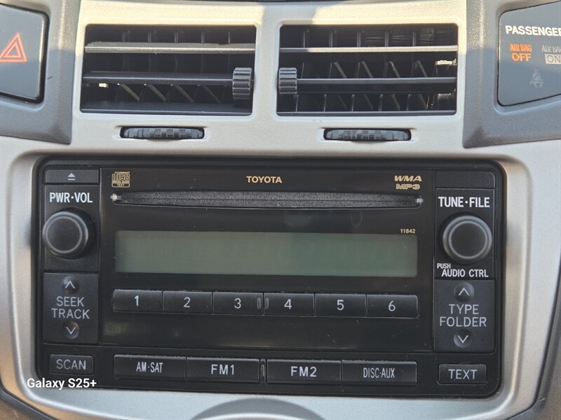 Used 2009 Toyota Yaris S FWD image 18