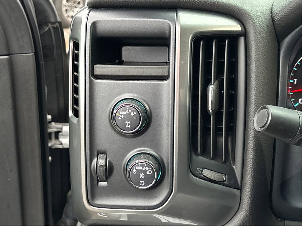 Used 2018 Chevrolet Silverado 1500 LT w/ All Star Edition image 32