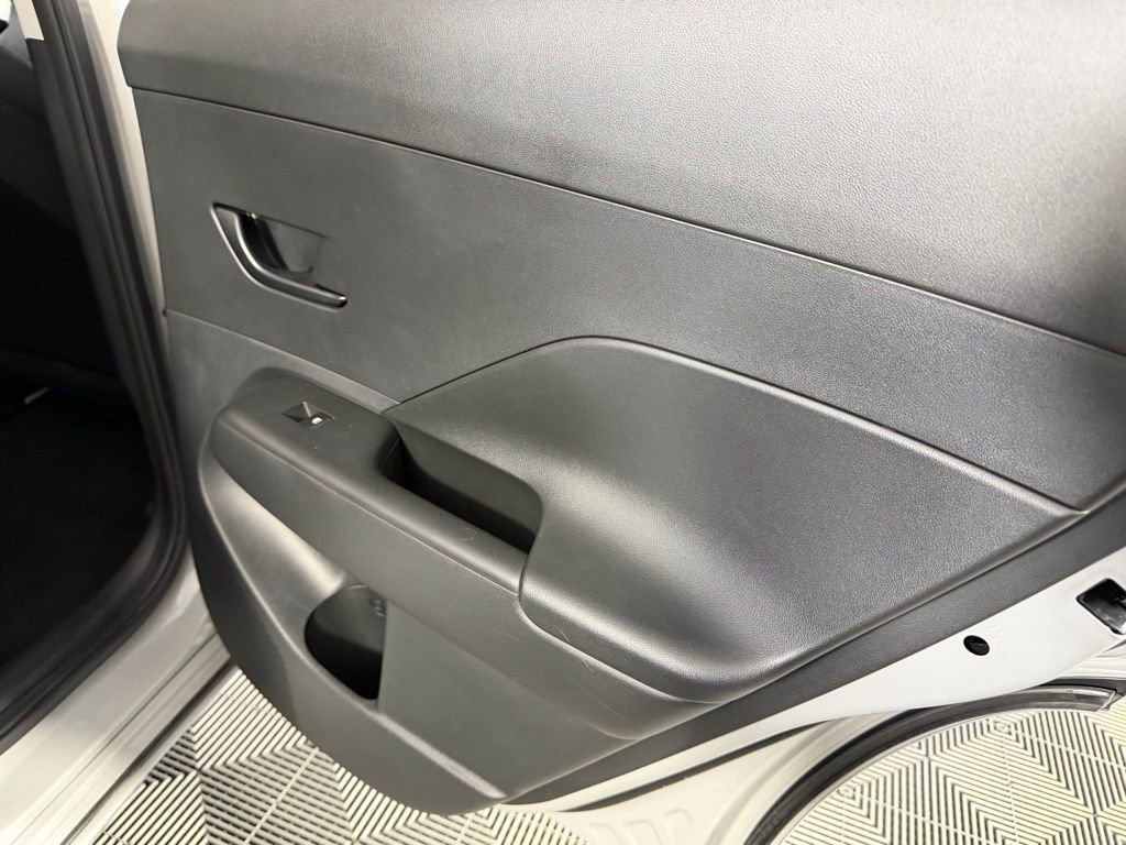 Used 2024 Hyundai Kona SEL image 31