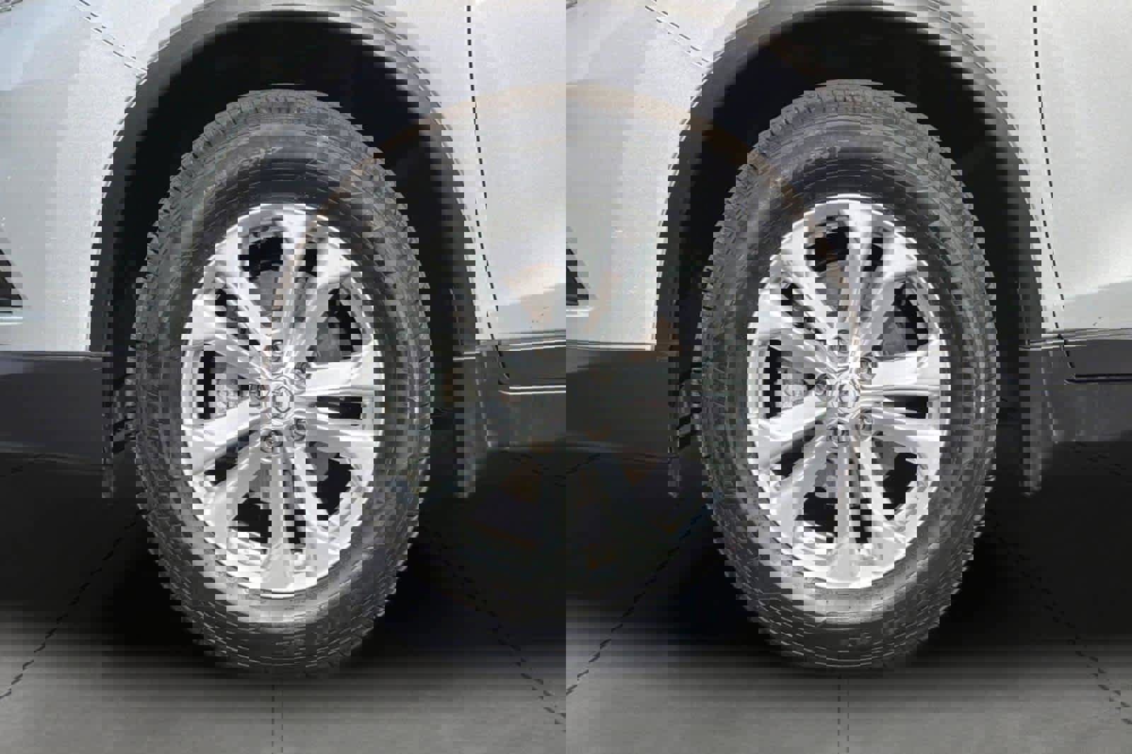 Used 2016 Nissan Rogue SV w/ SV Moonroof Package image 11