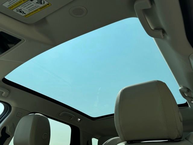 New 2024 Land Rover Discovery Sport S image 21