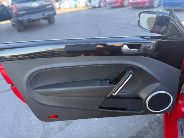 Used 2014 Volkswagen Beetle R-Line FWD image 9