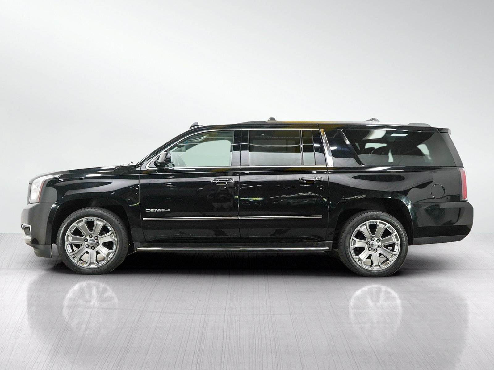 Used 2017 GMC Yukon XL Denali w/ Open Road Package AWD/4WD image 2