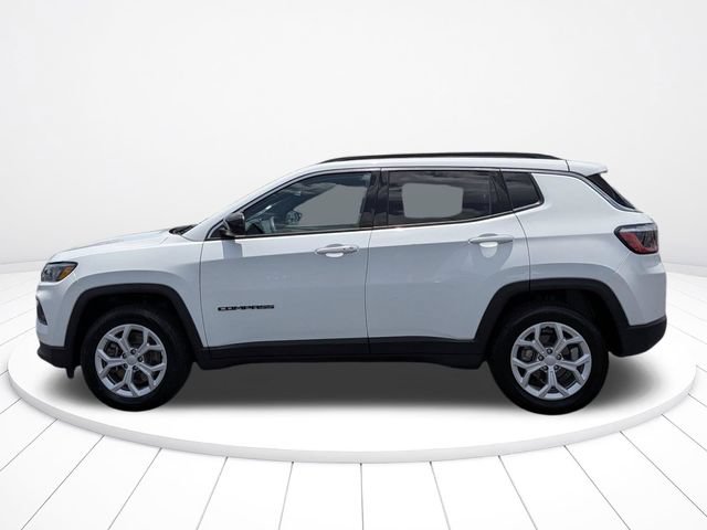 Used 2024 Jeep Compass Latitude AWD/4WD image 6