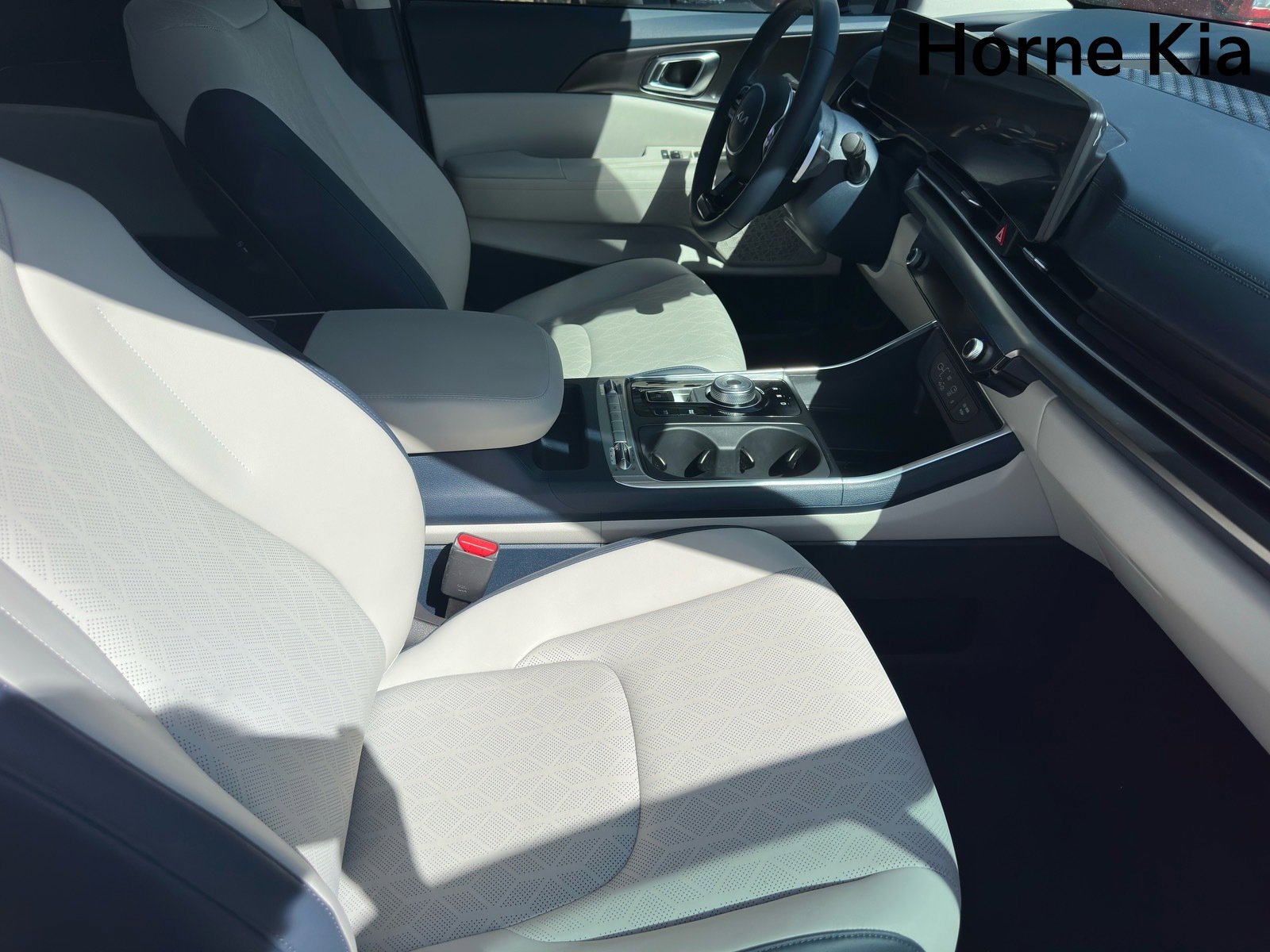 Certified 2026 Kia Carnival SX w/ SX Dark Edition Package FWD image 26