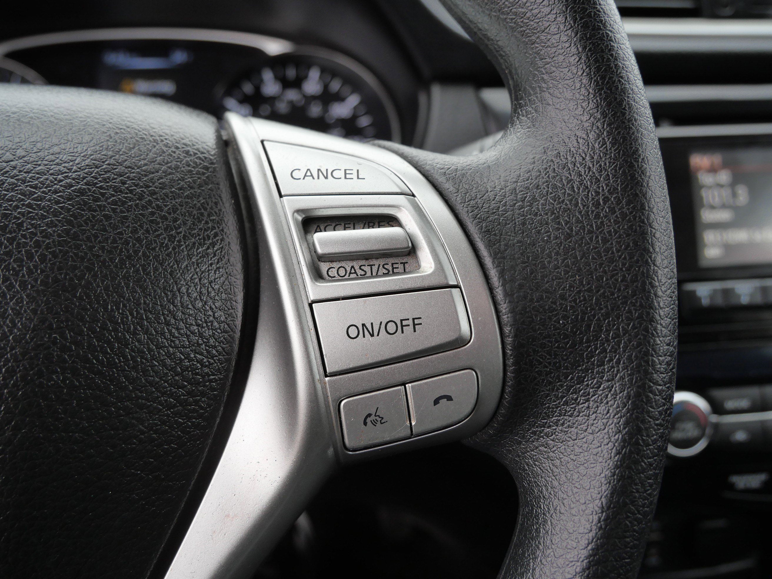 Used 2016 Nissan Rogue SV image 27