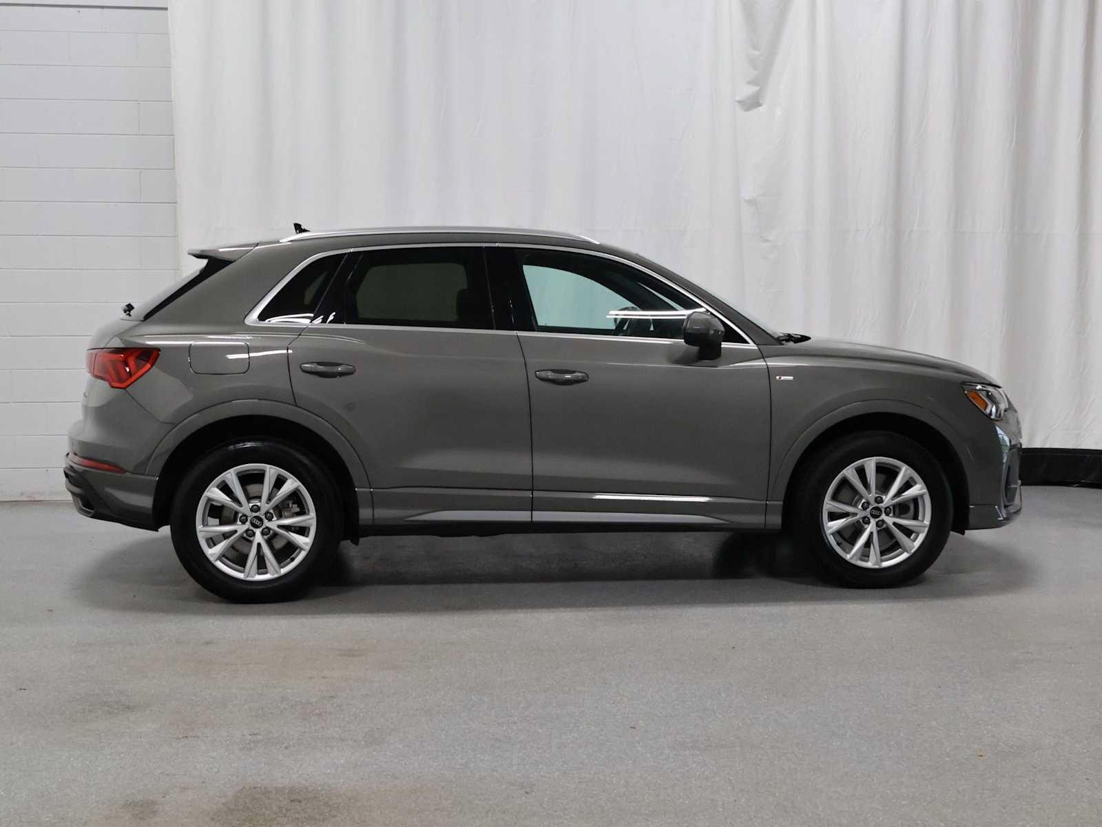 Used 2023 Audi Q3 2.0T Premium w/ Convenience Package AWD/4WD image 10