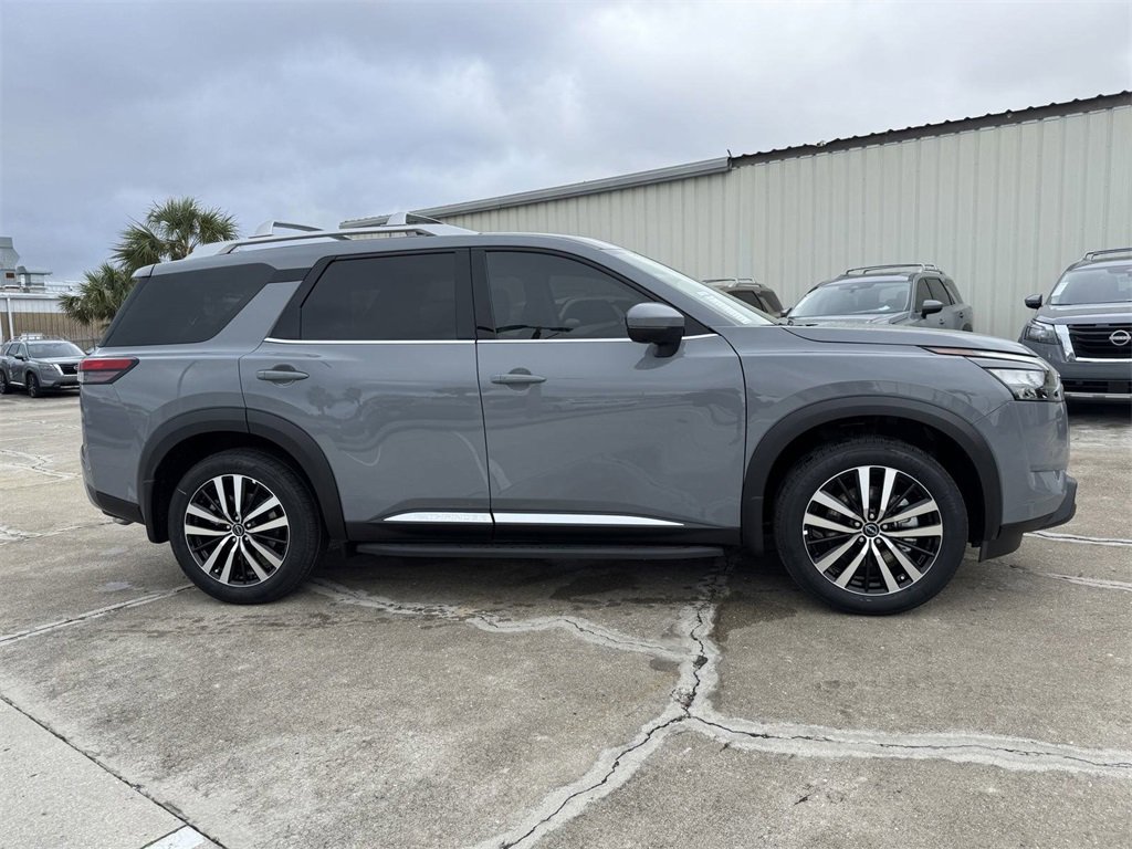New 2025 Nissan Pathfinder Platinum w/ Lighting Package (N93) image 3