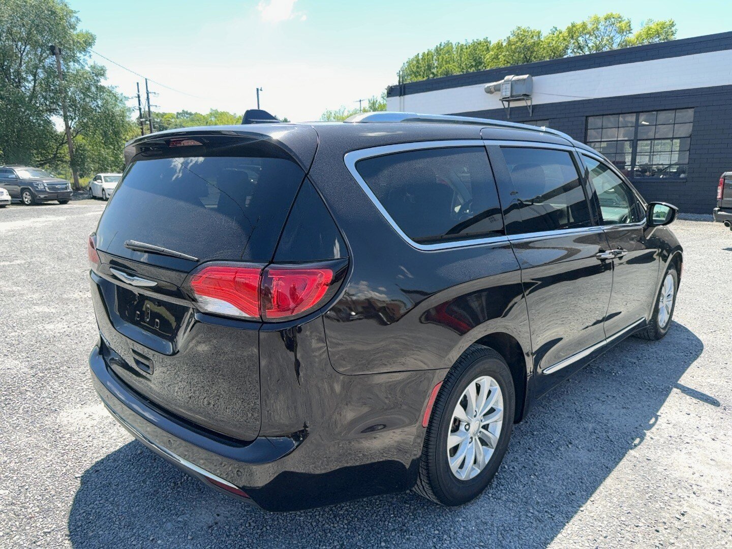 Used 2019 Chrysler Pacifica Touring-L FWD image 3