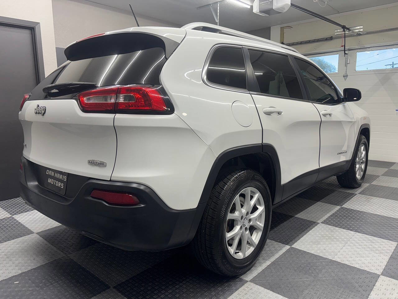 Used 2014 Jeep Cherokee Latitude AWD/4WD image 8