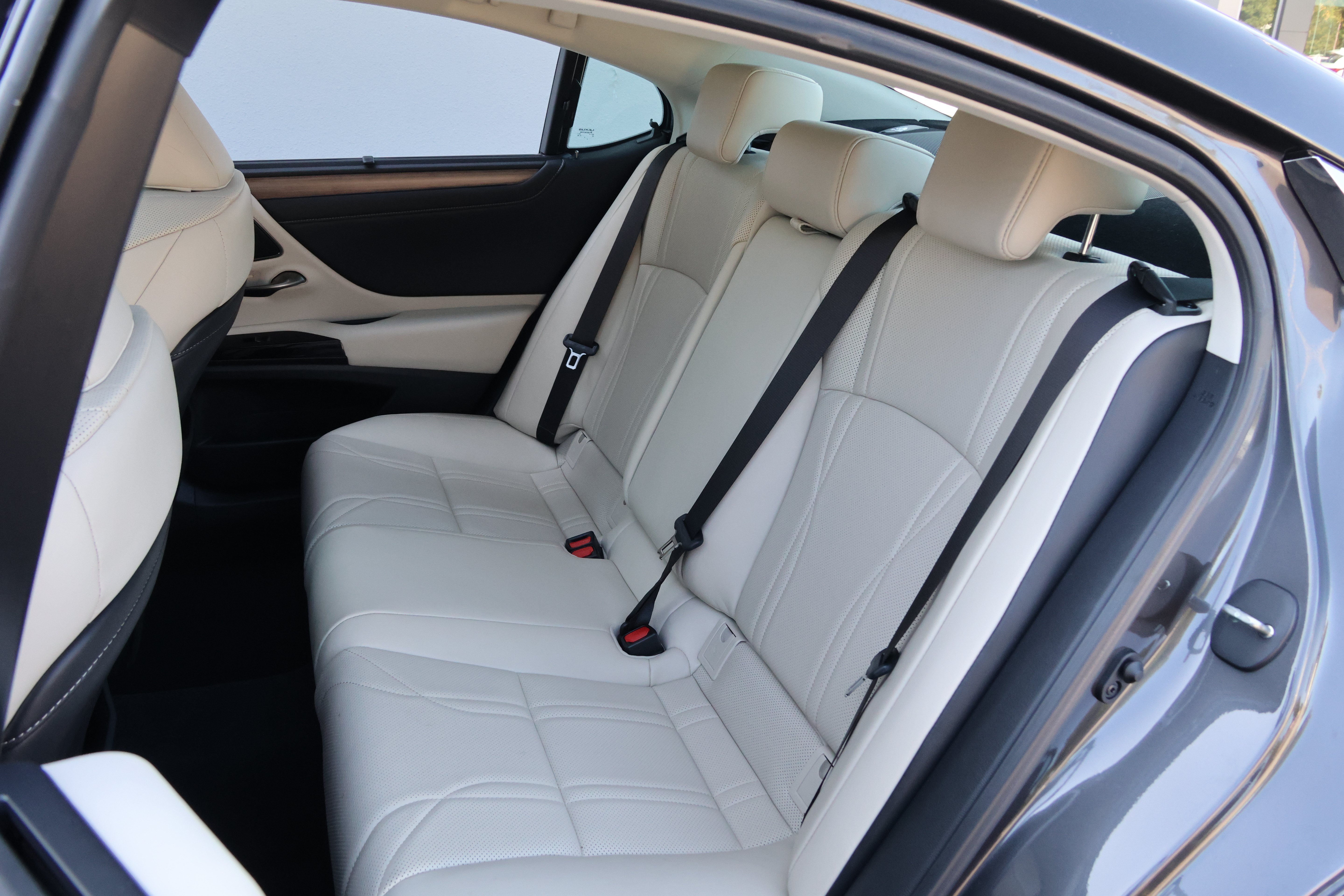 Used 2024 Lexus ES 350 Ultra Luxury w/ Accessory Package (Z2) FWD image 36