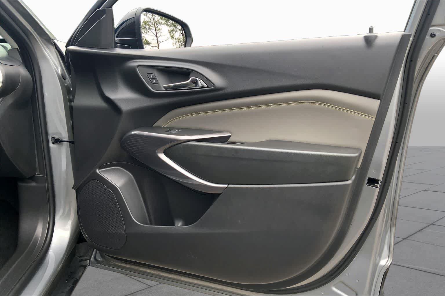 Used 2025 Chevrolet Trax ACTIV w/ Driver Confidence Package FWD image 23