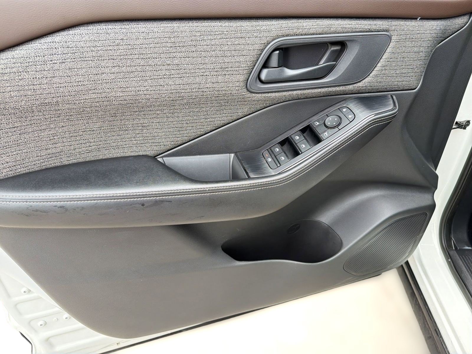 Used 2022 Nissan Rogue S FWD image 12
