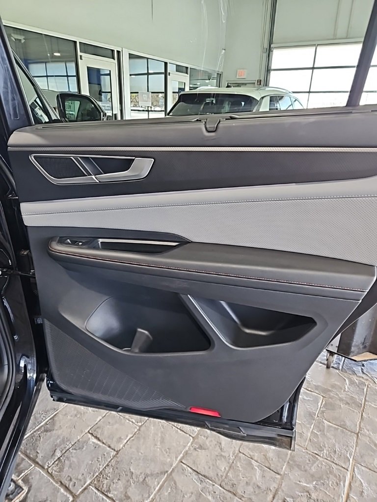 Used 2025 Volkswagen Atlas Peak Edition SE image 15