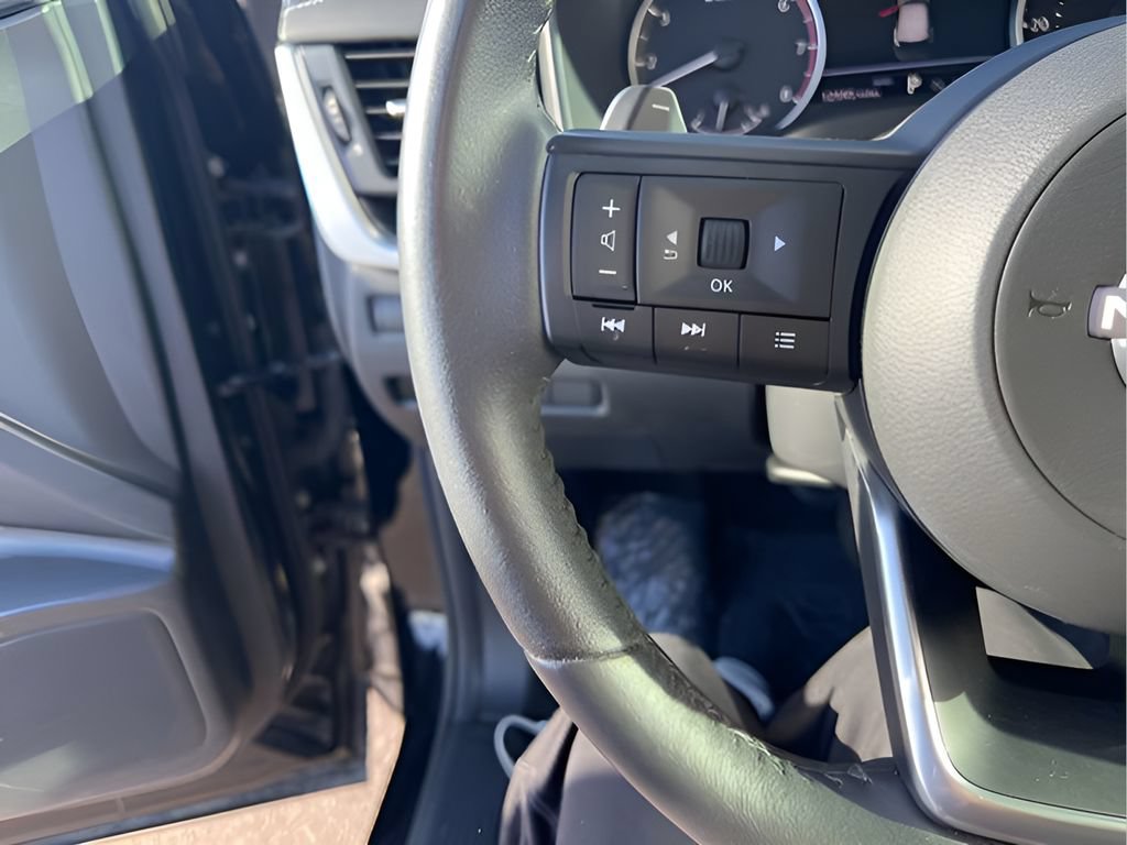 Used 2024 Nissan Rogue SV w/ SV Premium Package AWD/4WD image 18