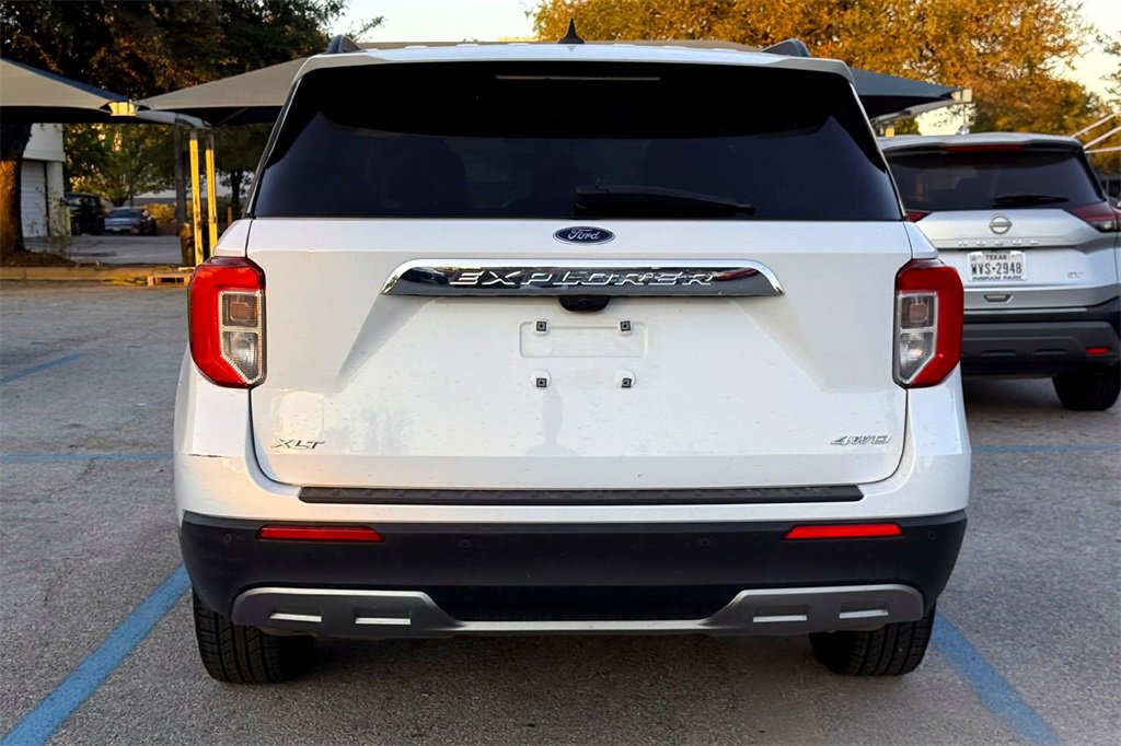 Used 2023 Ford Explorer XLT w/ Equipment Group 202A image 8