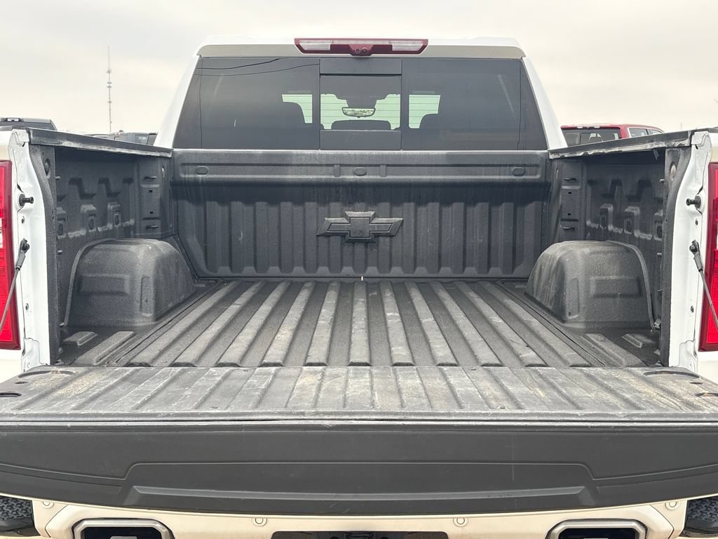 Used 2025 Chevrolet Silverado 1500 High Country AWD/4WD image 29