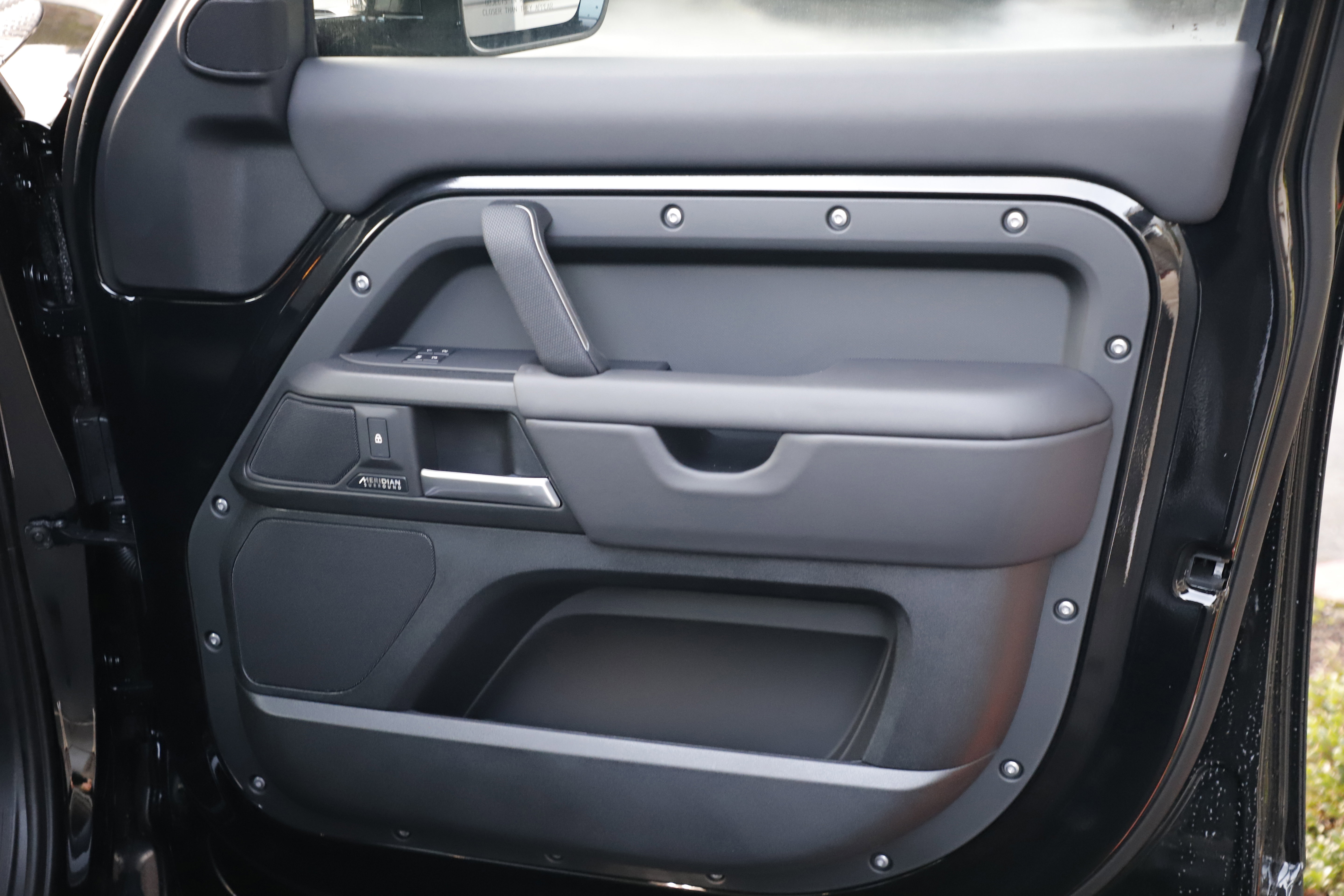 New 2025 Land Rover Defender 110 X AWD/4WD image 2