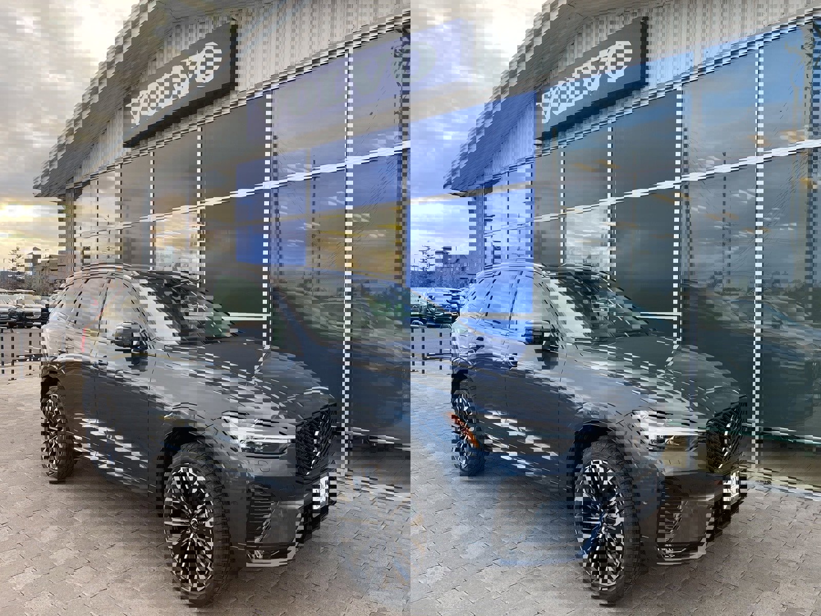 New 2026 Volvo XC60 B5 Ultra w/ Climate Package