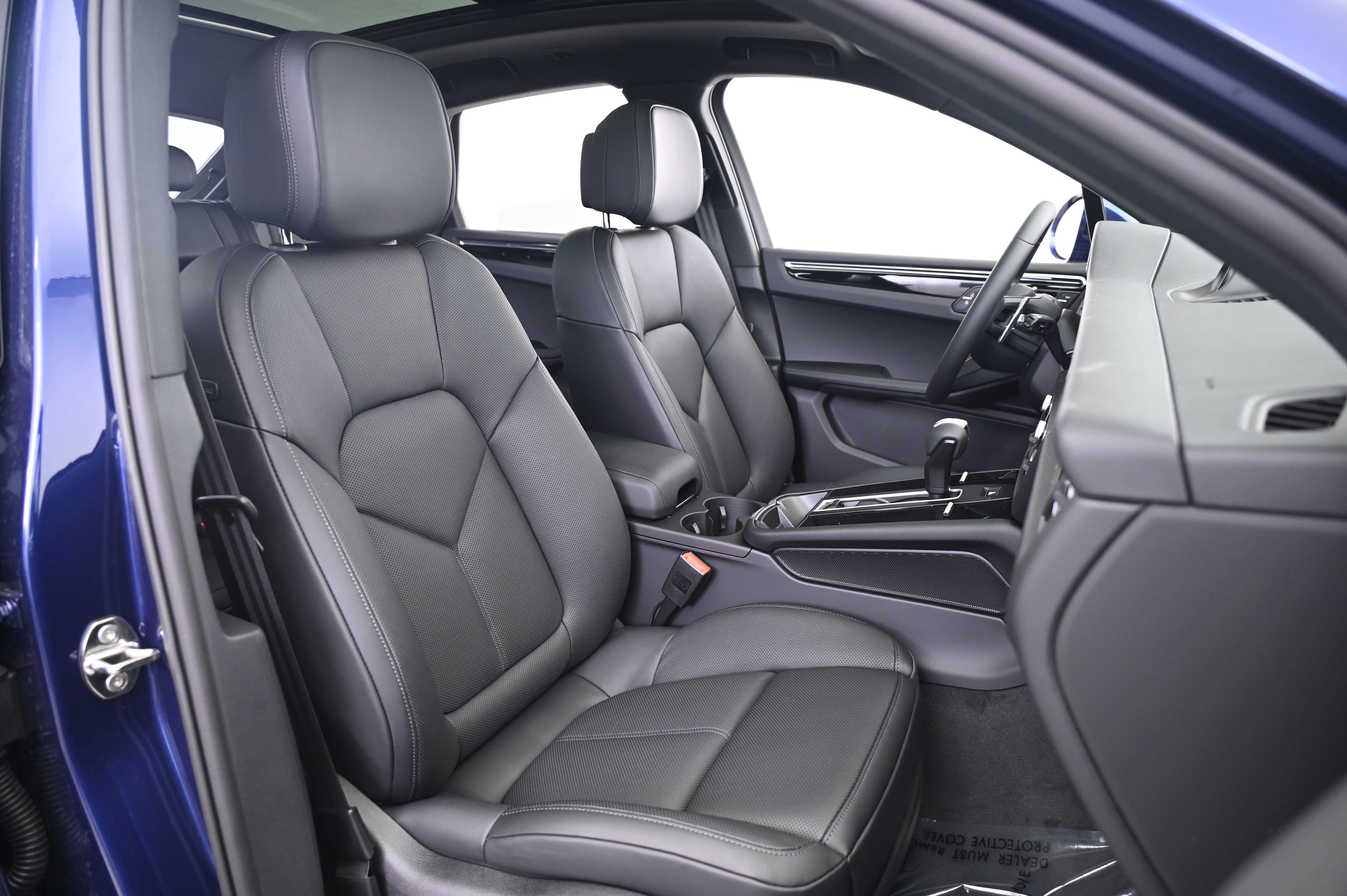 Certified 2025 Porsche Macan image 24