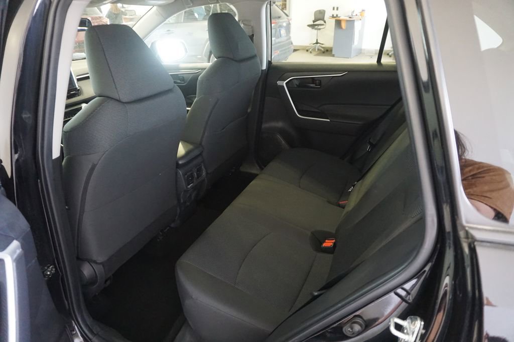 Used 2023 Toyota RAV4 LE AWD/4WD image 13
