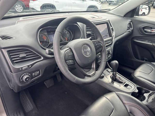 Used 2020 Jeep Cherokee Trailhawk image 10