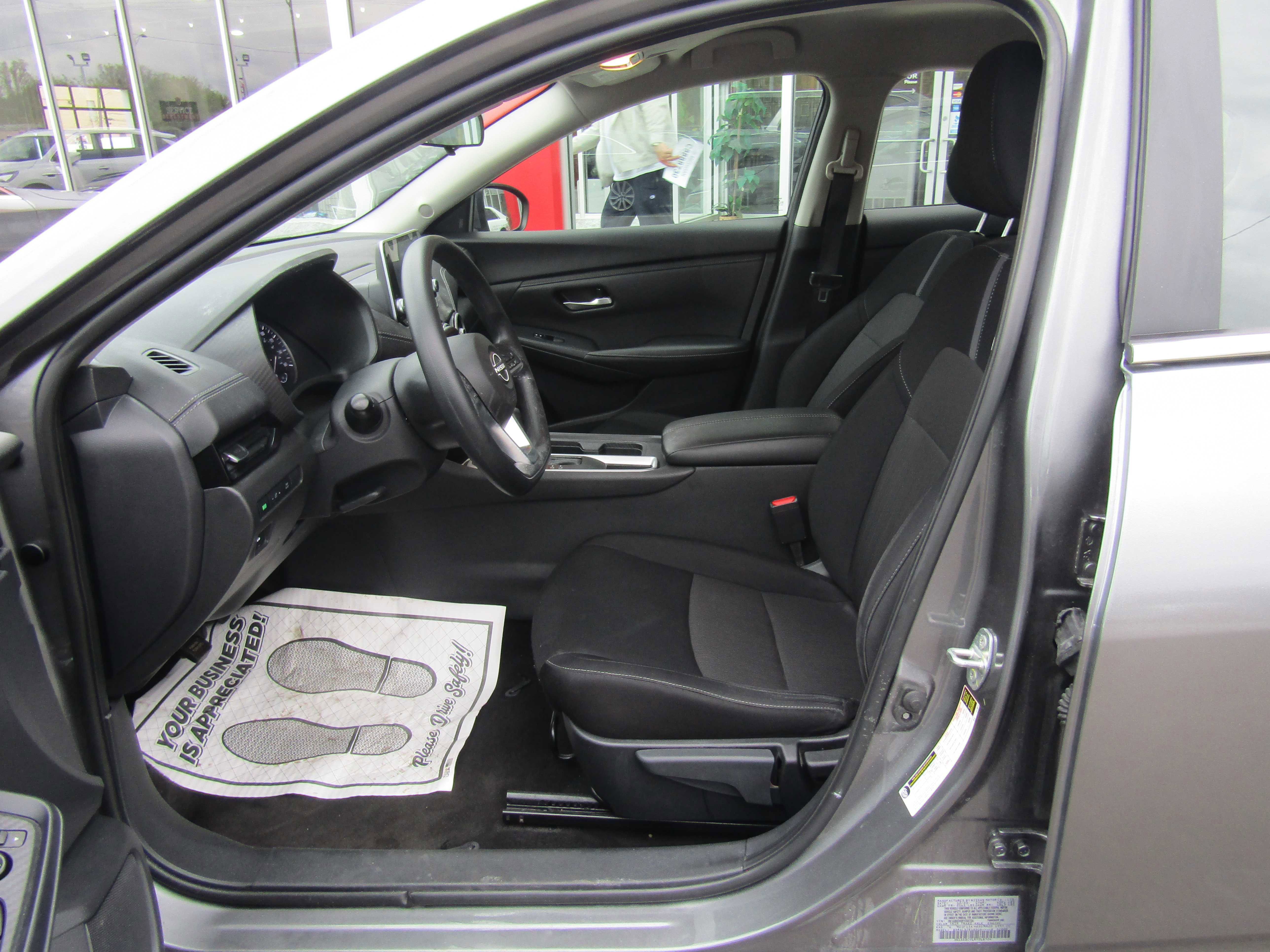 Used 2024 Nissan Sentra SV FWD image 9
