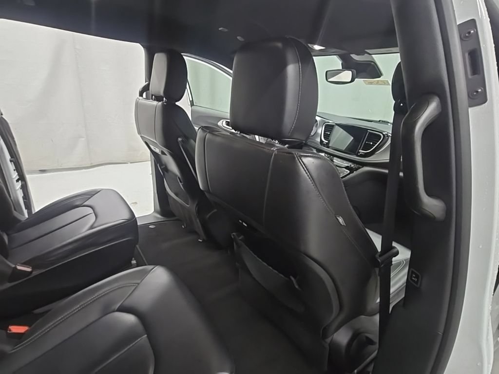 Used 2024 Chrysler Pacifica Limited FWD image 22