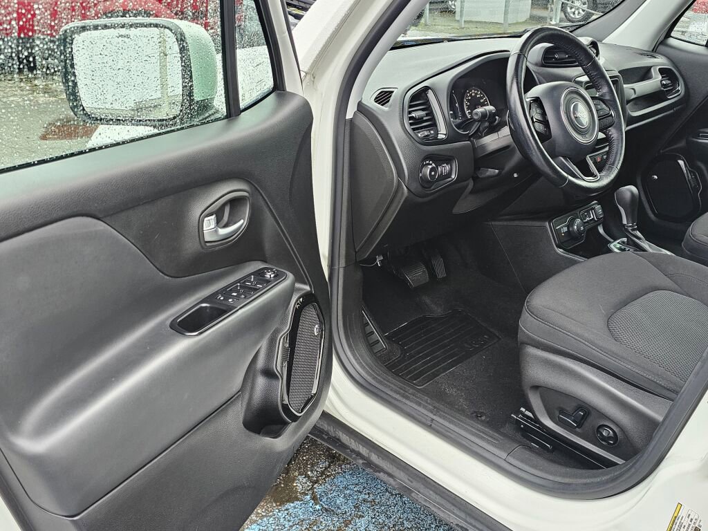 Used 2018 Jeep Renegade Altitude image 18