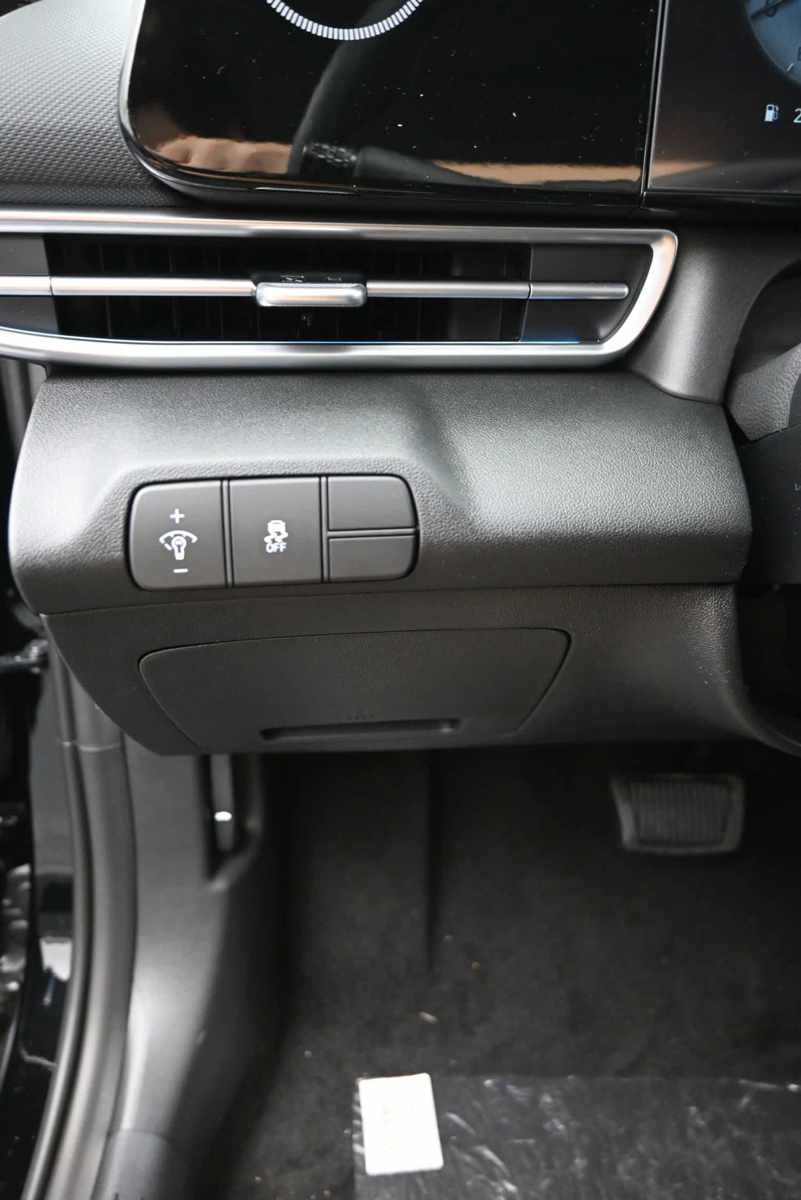 New 2026 Hyundai Elantra Limited FWD image 22