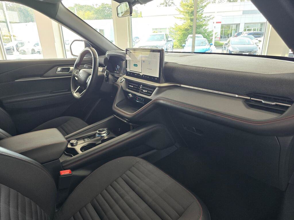 Used 2025 Ford Explorer ST-Line AWD/4WD image 43