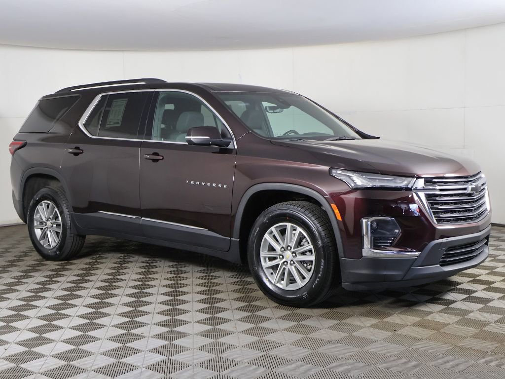 Used 2022 Chevrolet Traverse LT FWD image 2