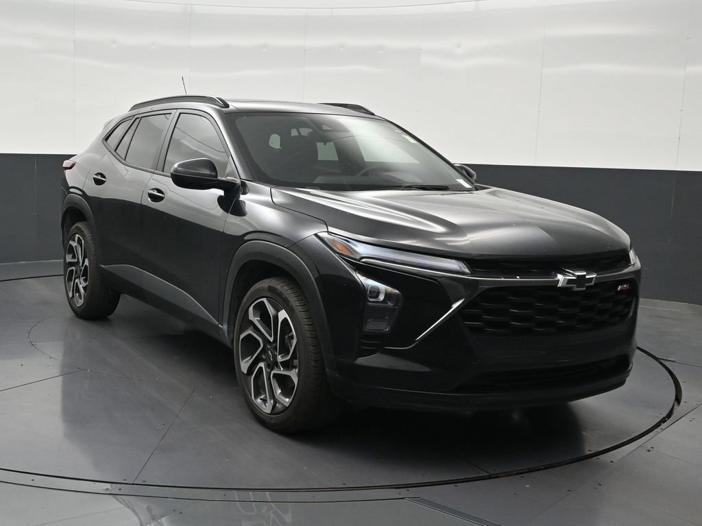 Used 2025 Chevrolet Trax RS w/ Sunroof Package FWD image 8
