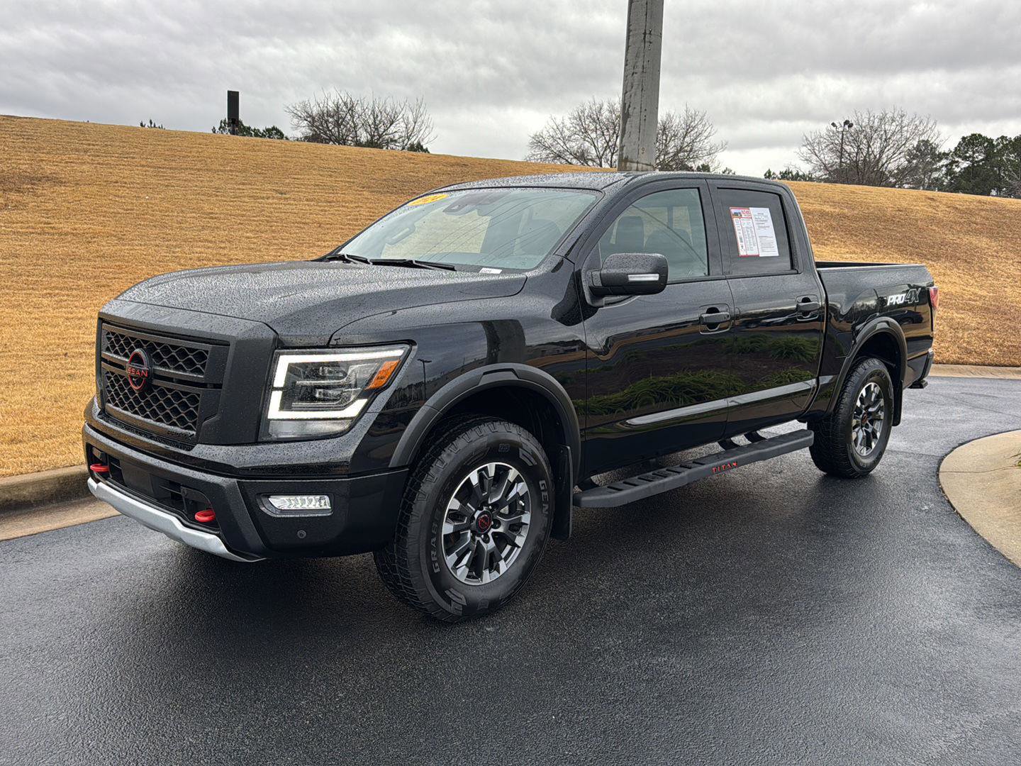 Used 2024 Nissan Titan PRO-4X w/ Pro-4x Convenience Package image 2