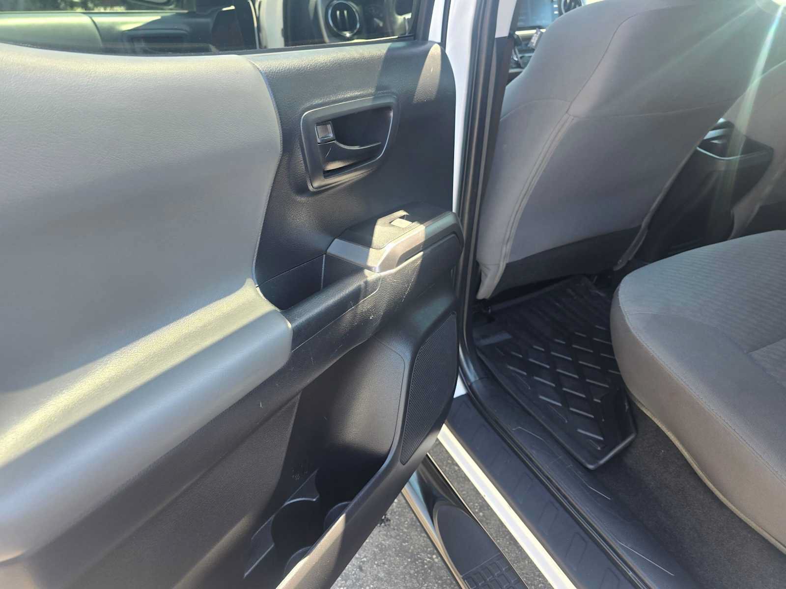 Used 2023 Toyota Tacoma SR5 AWD/4WD image 15