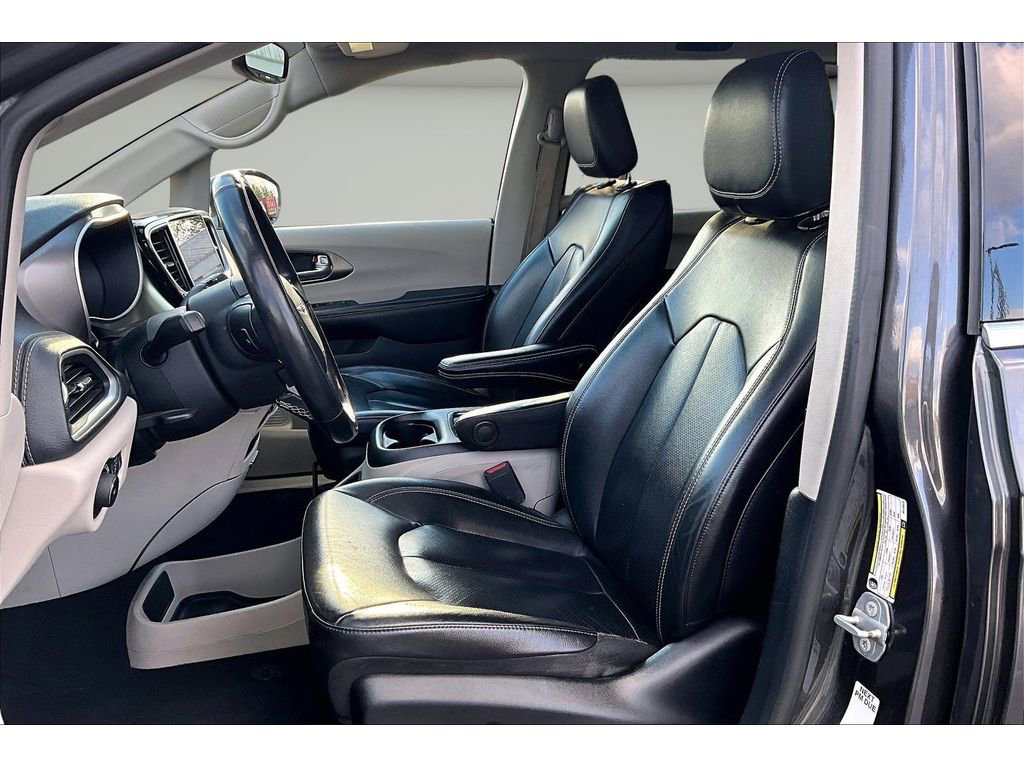 Used 2022 Chrysler Pacifica Touring-L image 26