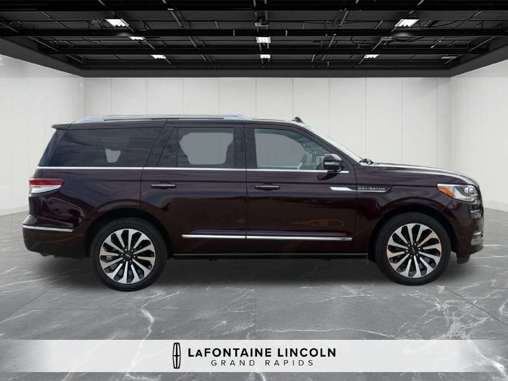 Certified 2023 Lincoln Navigator Reserve AWD/4WD image 6