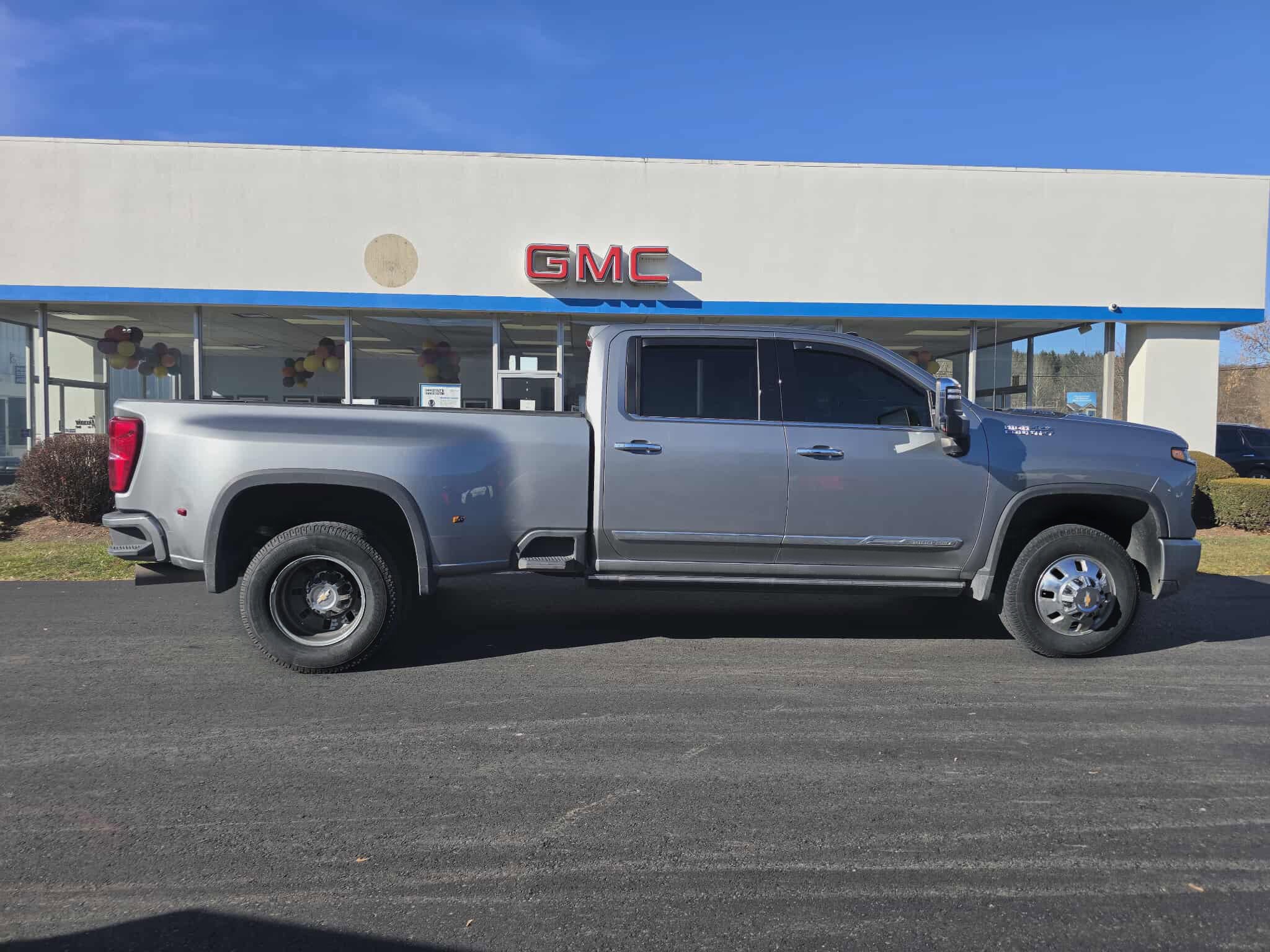 Used 2024 Chevrolet Silverado 3500 High Country w/ High Country Premium Package image 2