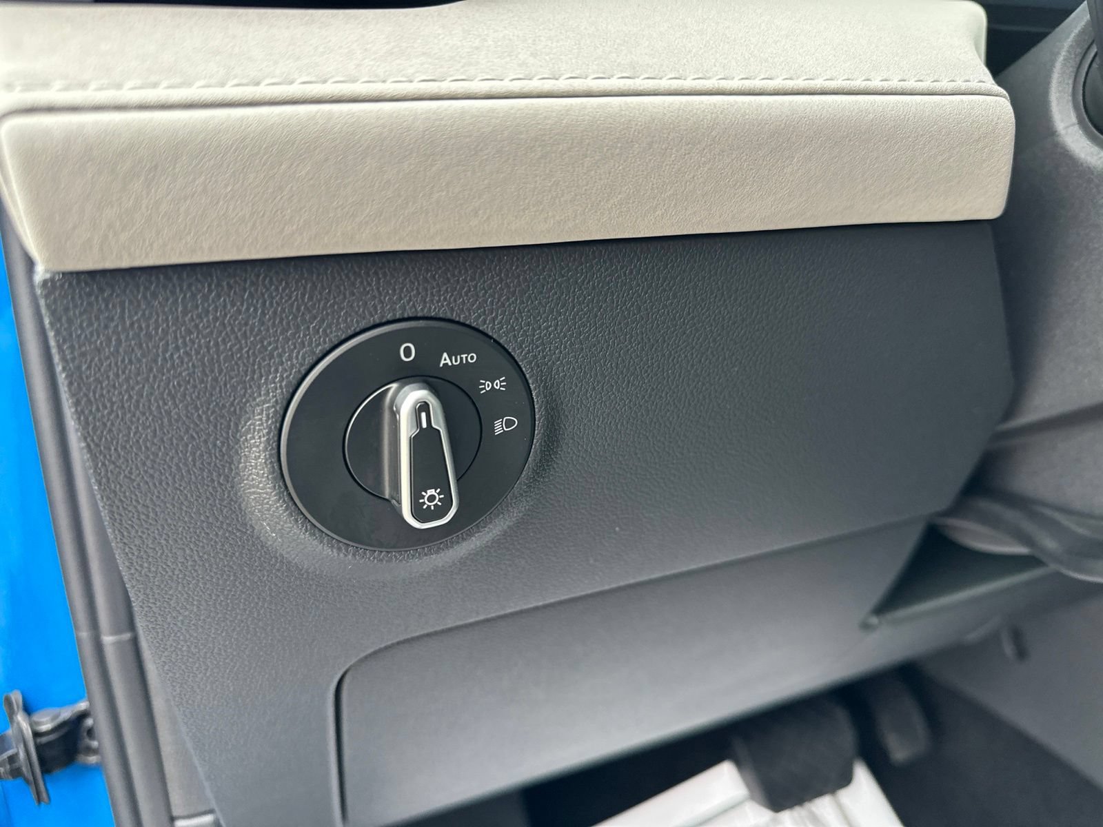 Certified 2025 Volkswagen Taos SE AWD/4WD image 15