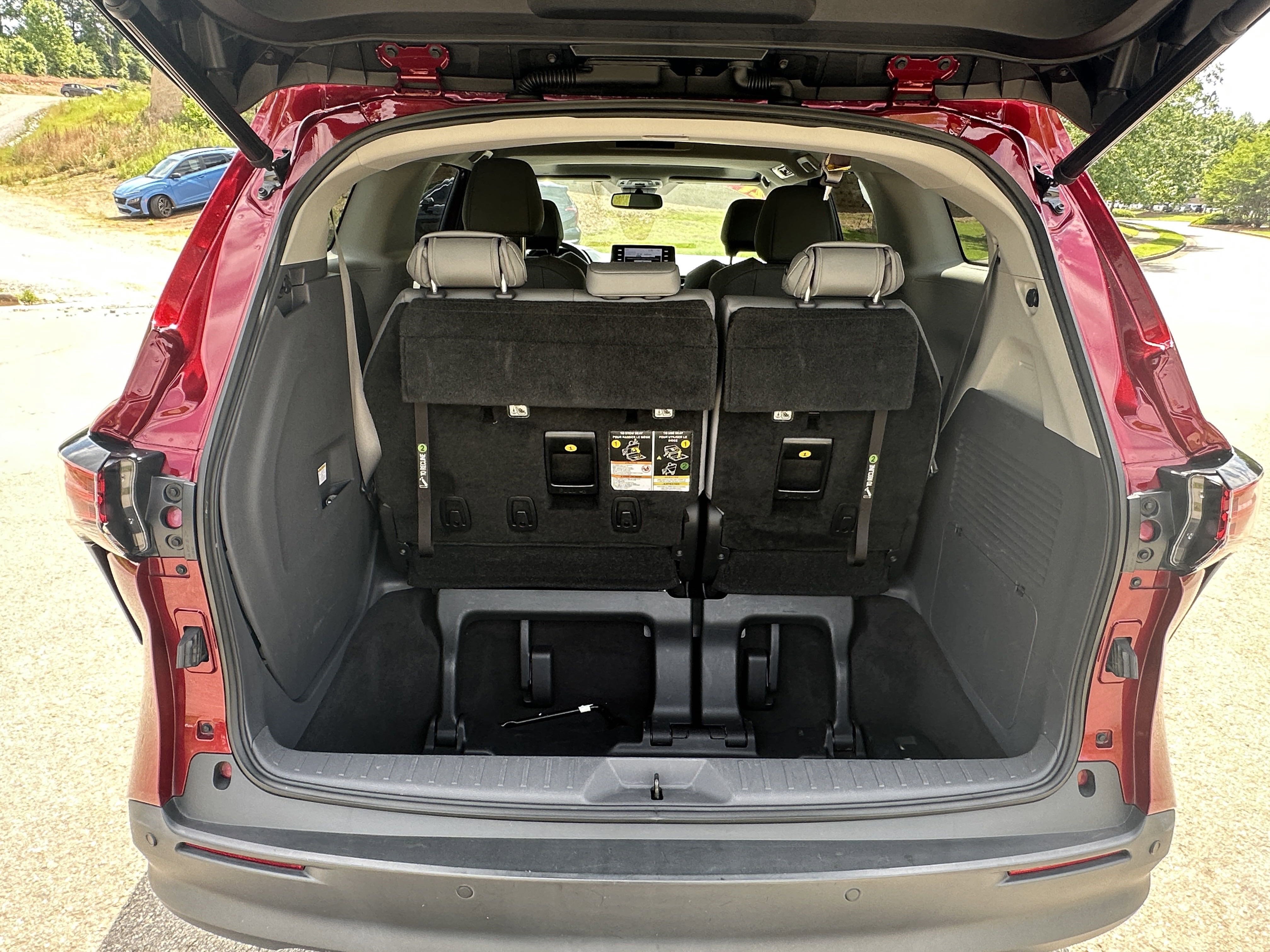Used 2021 Toyota Sienna XLE FWD image 18