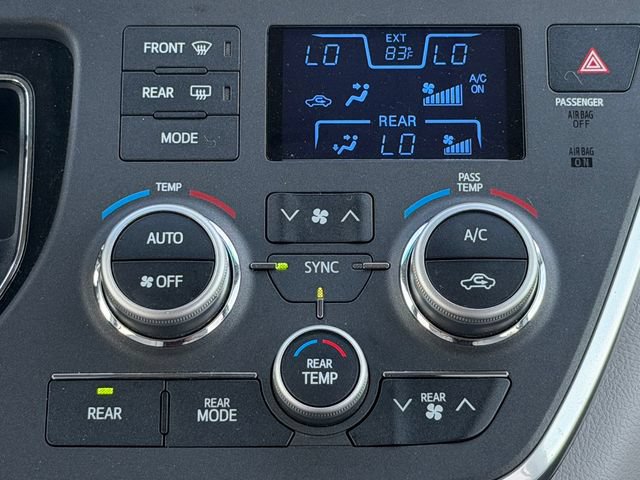 Used 2015 Toyota Sienna LE FWD image 24