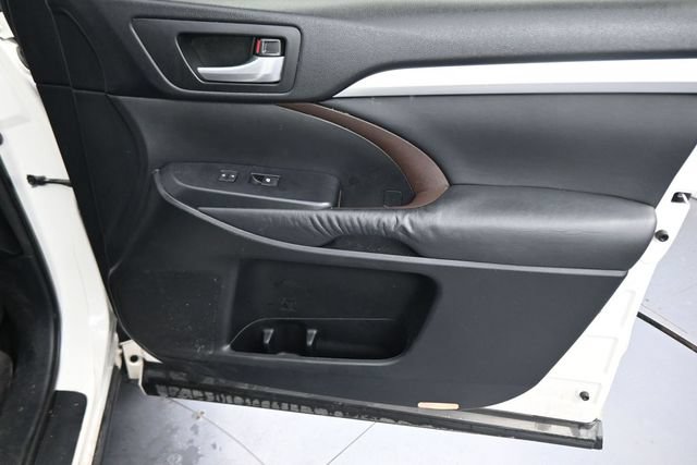 Used 2015 Toyota Highlander XLE AWD/4WD image 13