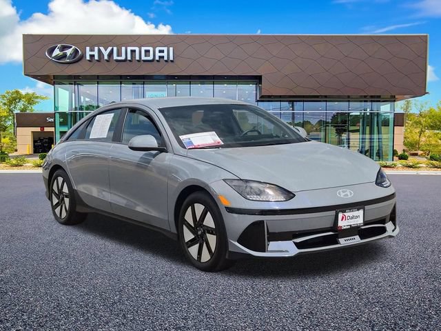 Used 2025 Hyundai Ioniq 6 SE RWD image 2
