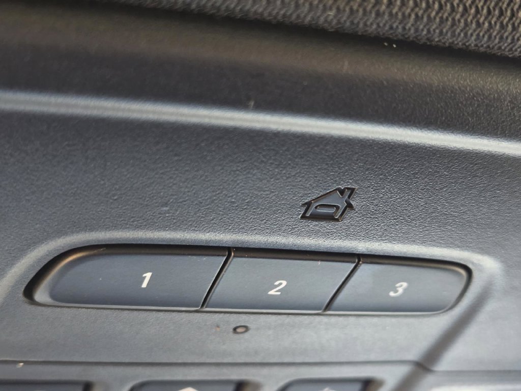 Used 2023 Chevrolet Traverse High Country FWD image 27