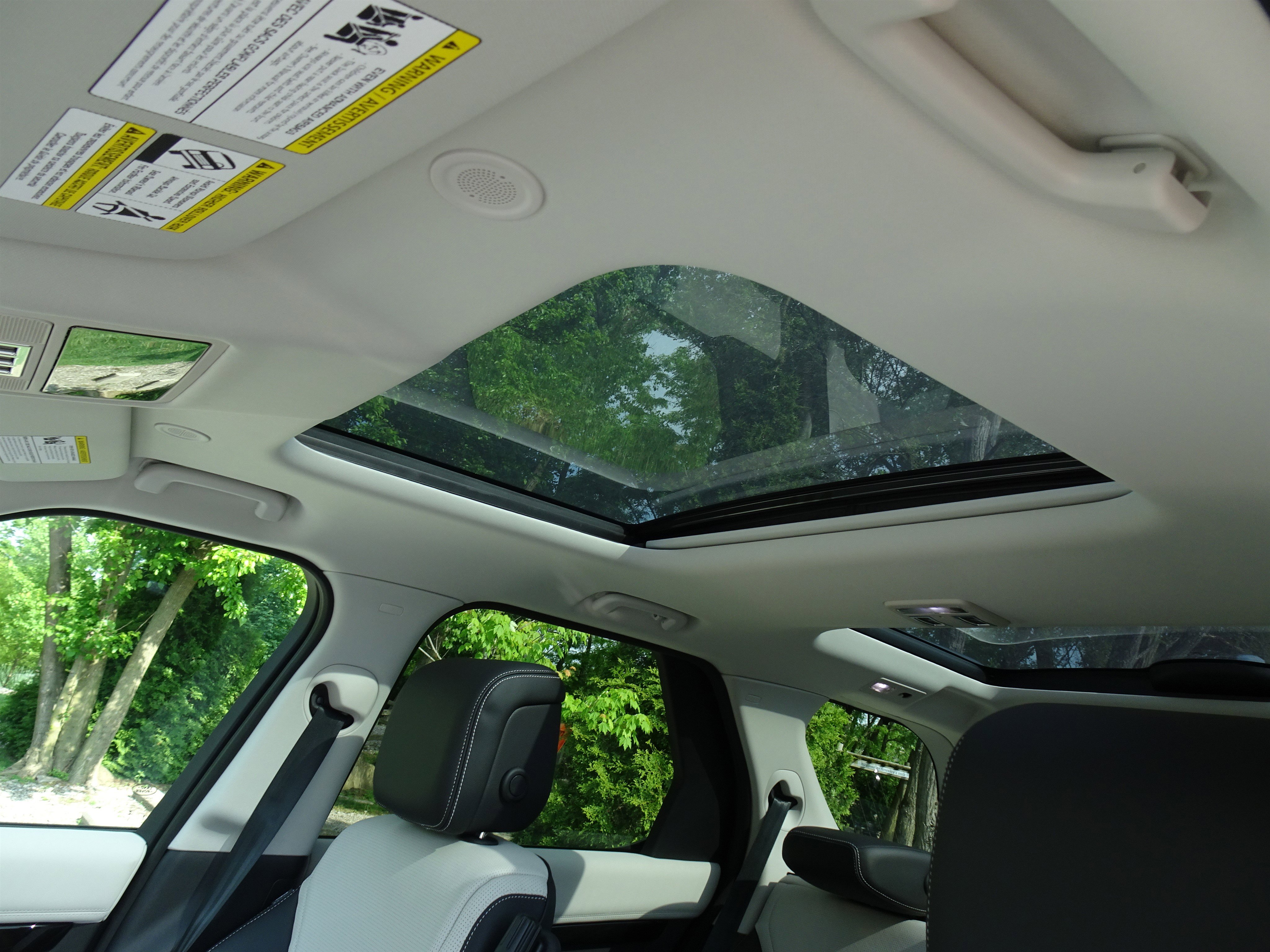 New 2025 Land Rover Discovery S image 5