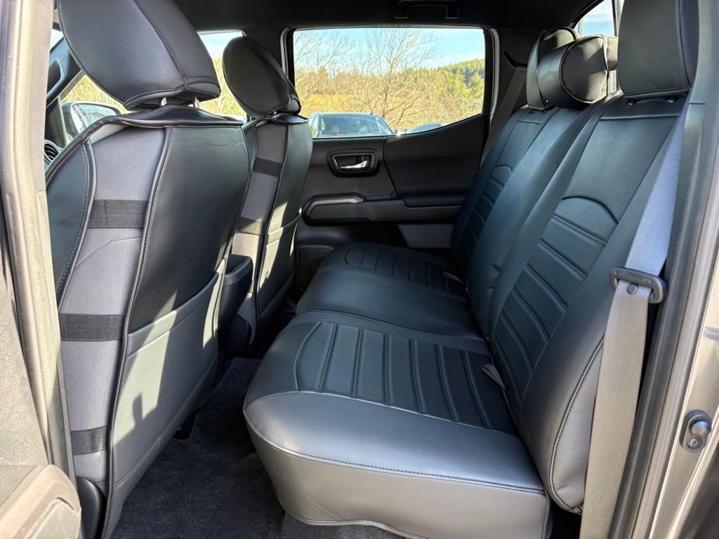 Used 2019 Toyota Tacoma TRD Off-Road image 10