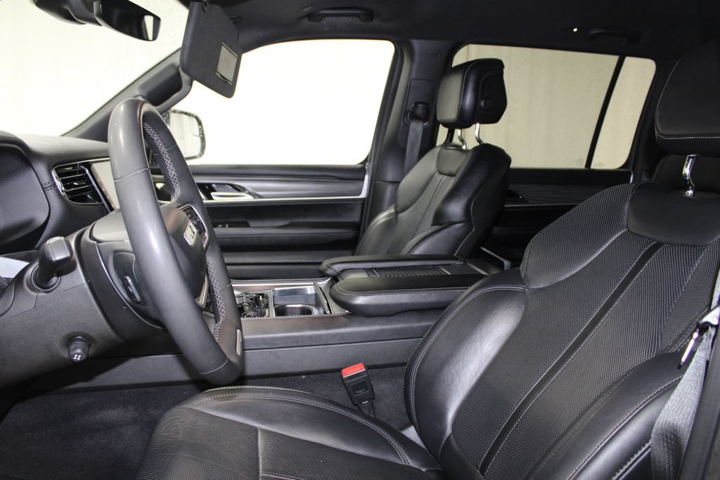 Used 2023 Jeep Wagoneer L Series III w/ Preferred Equipment Group AWD/4WD image 18