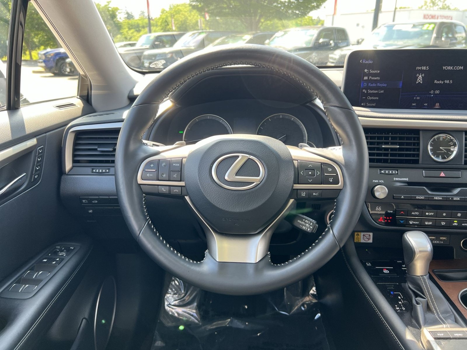 Used 2022 Lexus RX 350L Premium w/ Premium Package AWD/4WD image 16