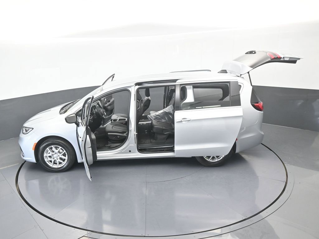New 2026 Chrysler Pacifica Select image 63